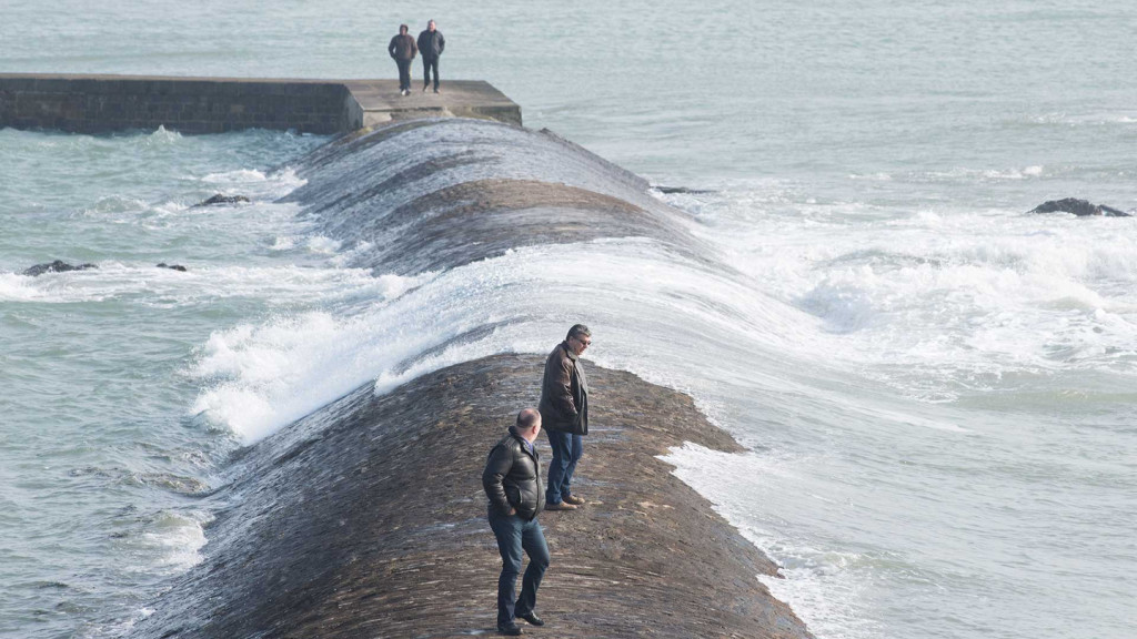 LES SABLES D OLONNE : High tide.